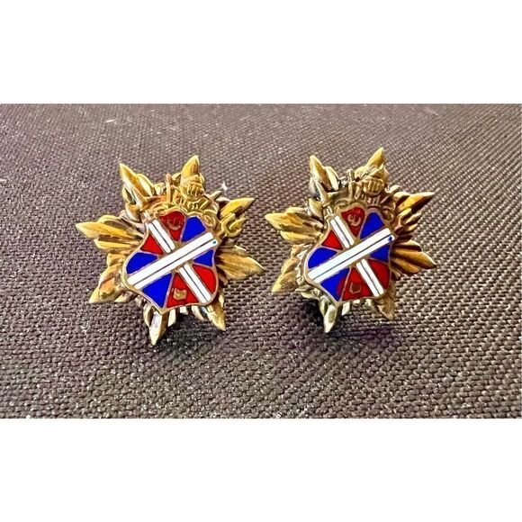 Vintage Copper ~Red White & Blue Enamel Heraldic Family Crest Clip Earrings - Picture 1 of 6